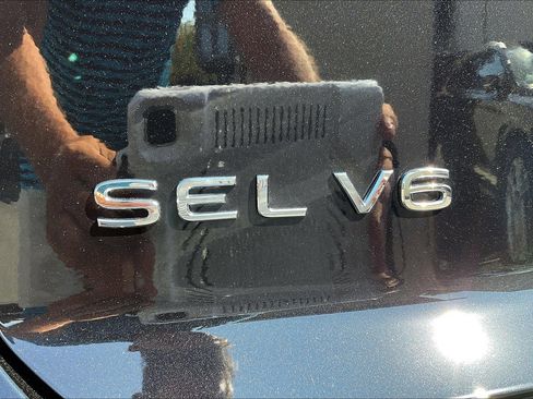 Used 2021 Volkswagen Atlas Cross Sport SEL Premium image 31