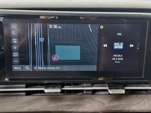 Used 2024 Kia Carnival EX FWD image 22