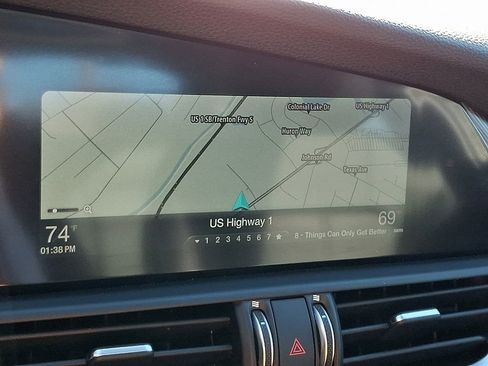 Used 2018 Alfa Romeo Giulia AWD image 11