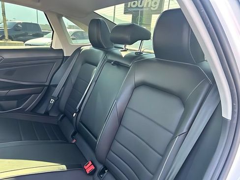 Used 2023 Volkswagen Jetta SE FWD image 18