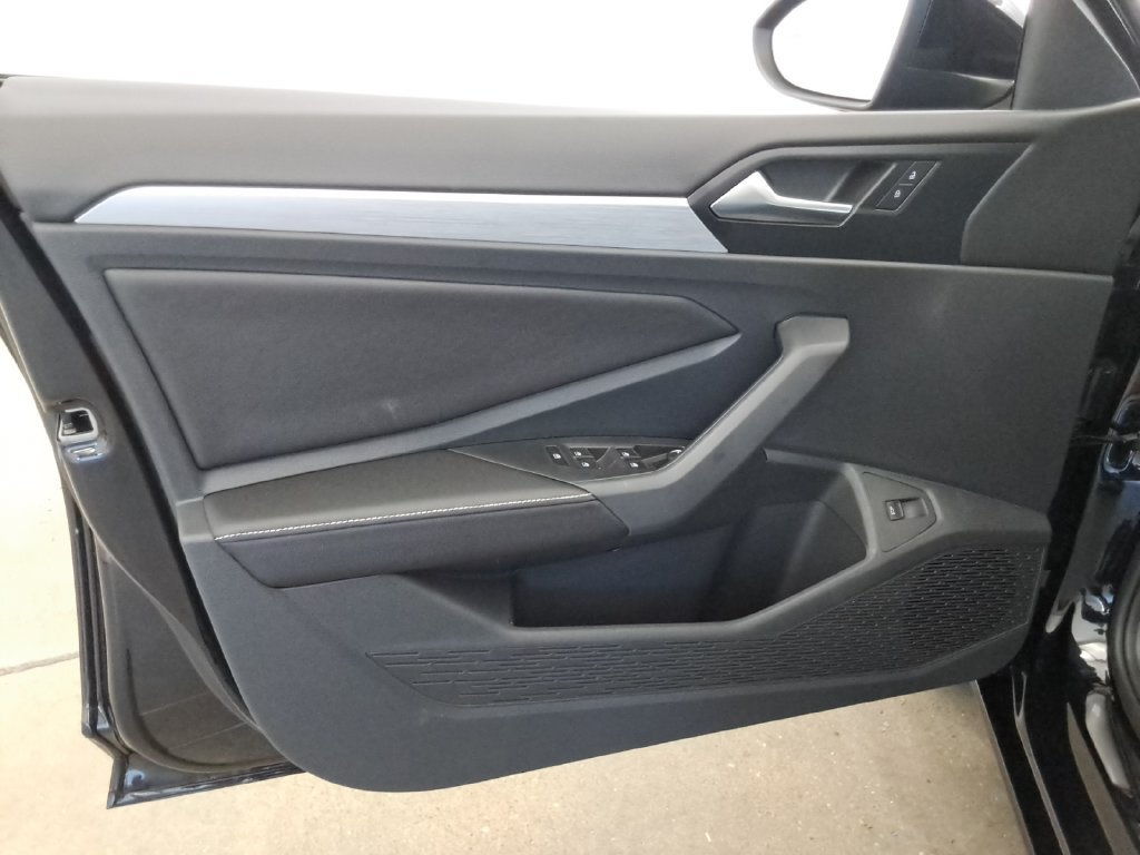 Used 2025 Volkswagen Jetta Sport FWD image 17