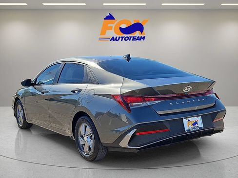 Used 2025 Hyundai Elantra SE FWD image 3