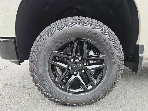 New 2026 Chevrolet Silverado 1500 Custom Trail Boss w/ Dark Appearance Package AWD/4WD image 9