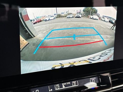 Used 2026 Toyota Sienna XLE FWD image 25