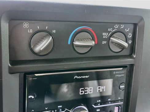 Used 2005 GMC Savana 2500 RWD image 19