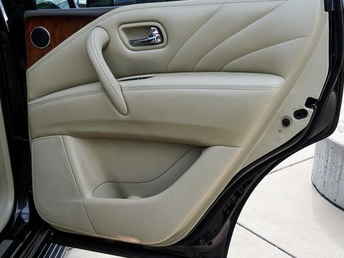 Used 2017 INFINITI QX80 4WD w/ Deluxe Technology Package image 33