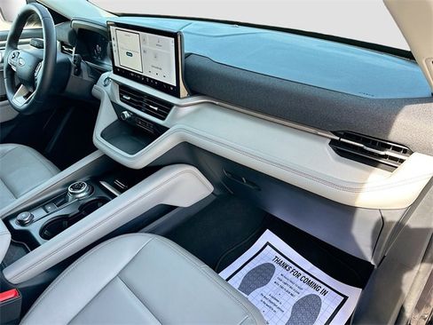 Used 2025 Ford Explorer Active w/ Active Comfort Package image 28