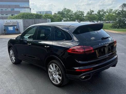 Used 2017 Porsche Cayenne Platinum Edition w/ Premium Package (PJV) AWD/4WD image 2