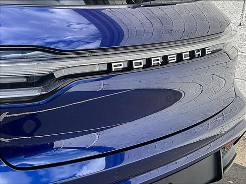 Certified 2023 Porsche Macan AWD/4WD image 13