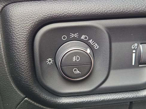 Used 2022 RAM 1500 Big Horn AWD/4WD image 35