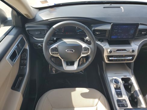 Used 2022 Ford Explorer XLT image 21