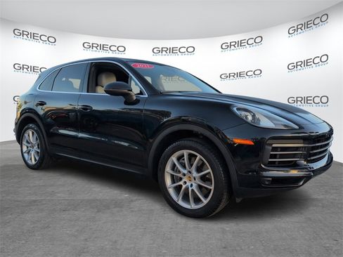 Used 2021 Porsche Cayenne w/ Premium Package image 19