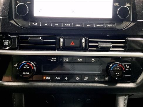 Used 2025 Nissan Pathfinder SL AWD/4WD image 33