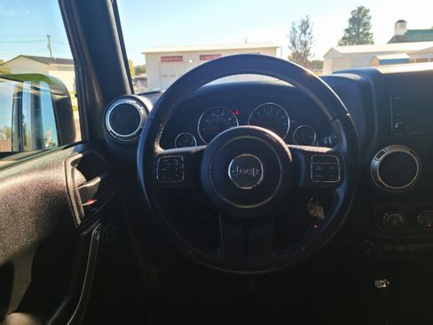 Used 2018 Jeep Wrangler Unlimited Sahara w/ Dual Top Group image 10