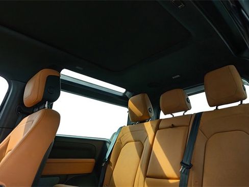 Used 2024 Land Rover Defender 90 Carpathian Edition image 27