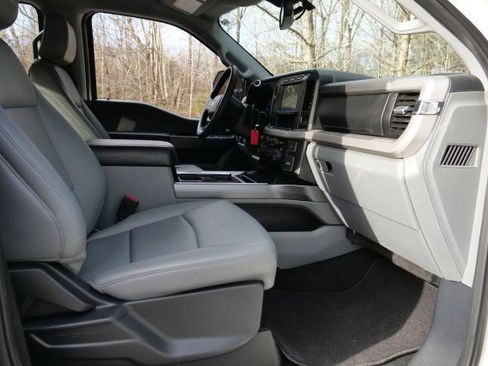 Used 2023 Ford F450 XLT w/ XLT Value Package image 36