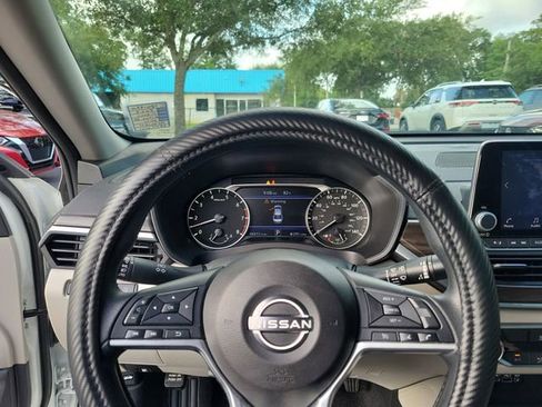 Used 2023 Nissan Altima 2.5 SV FWD image 16