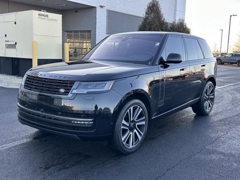 Used 2023 Land Rover Range Rover SE image 3