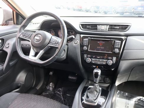 Used 2018 Nissan Rogue SV image 14