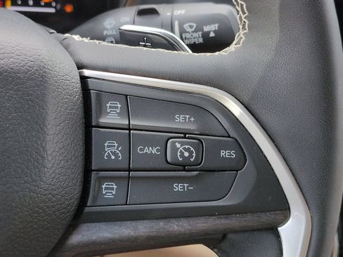 Used 2023 Jeep Grand Cherokee L Limited w/ Luxury Tech Group II AWD/4WD image 27