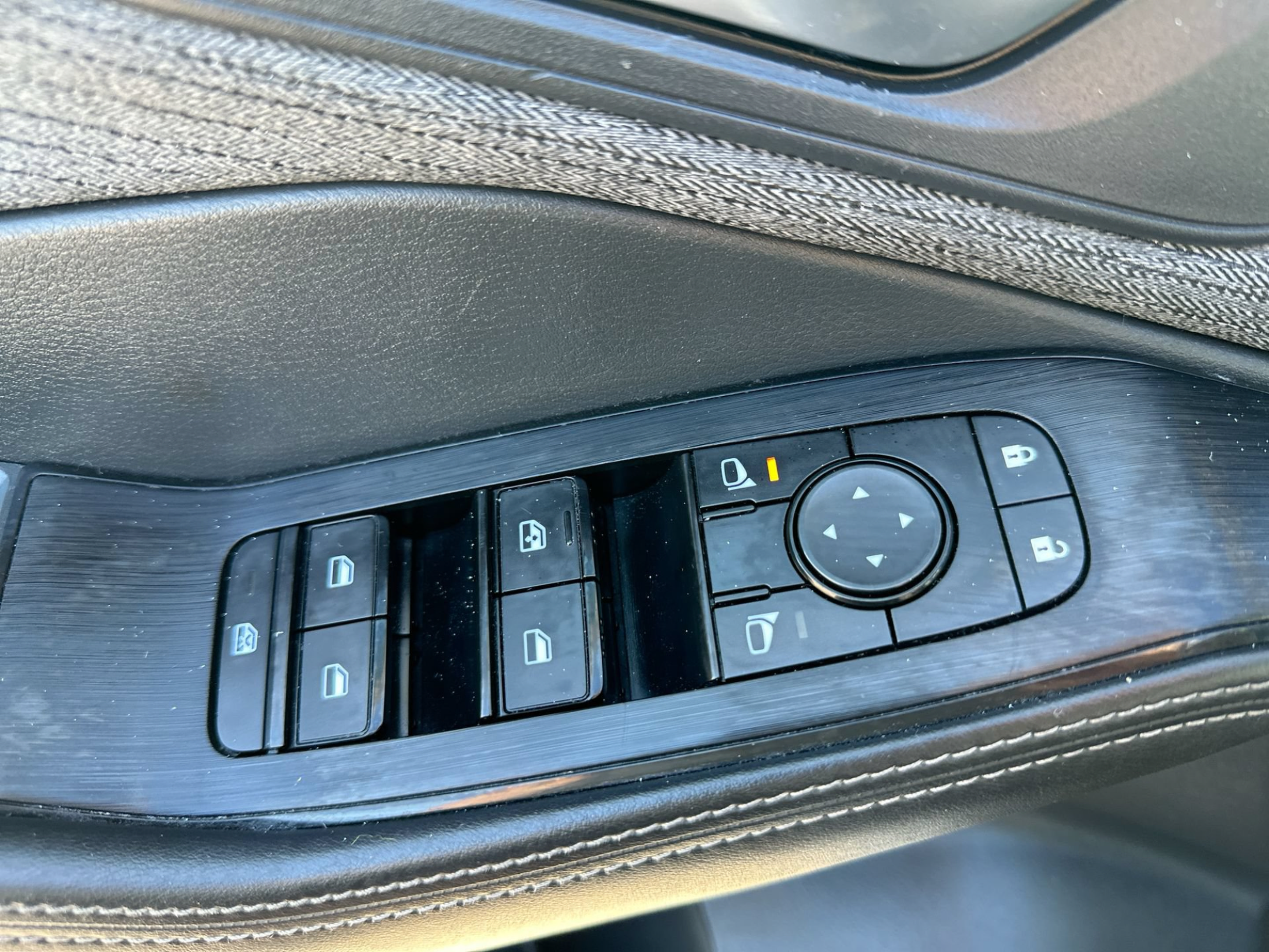 Used 2023 Nissan Rogue SV FWD image 15