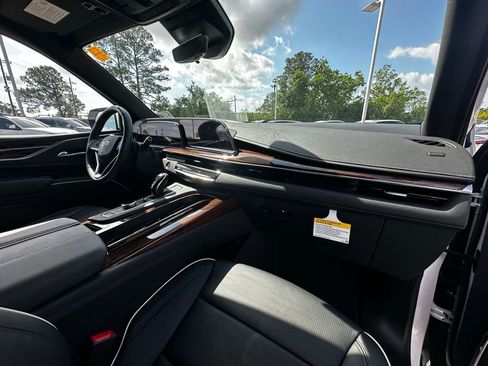 Used 2022 Cadillac Escalade Premium Luxury image 33