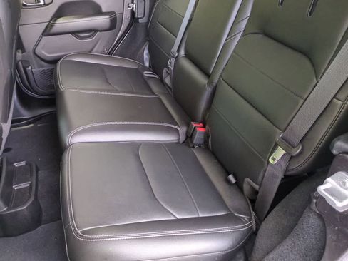 Used 2023 Jeep Wrangler Unlimited Sahara w/ Cold Weather Group AWD/4WD image 19