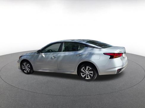 Used 2024 Nissan Altima 2.5 S FWD image 10