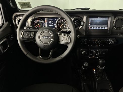 Certified 2023 Jeep Gladiator Willys image 12