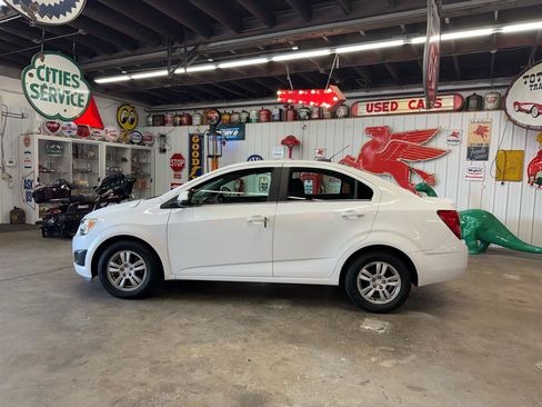 Used 2015 Chevrolet Sonic LT FWD image 2