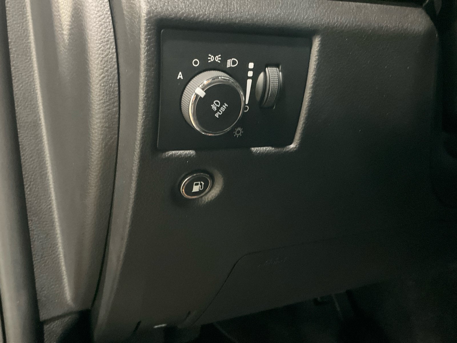 Used 2018 Jeep Grand Cherokee Limited w/ Trailer Tow Group IV AWD/4WD image 27