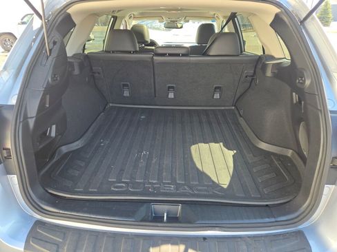 Used 2016 Subaru Outback 3.6R Limited image 16