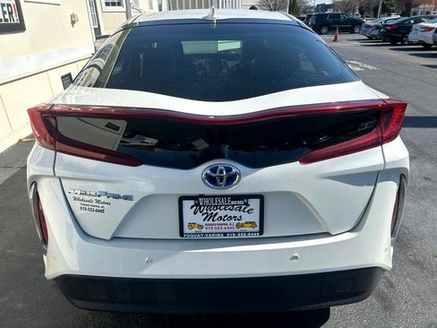 Used 2018 Toyota Prius Prime Premium image 6