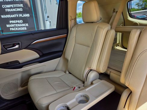 Used 2017 Toyota Highlander Limited Platinum image 15