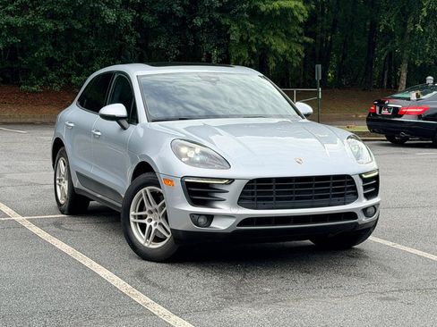 Used 2017 Porsche Macan AWD/4WD image 4