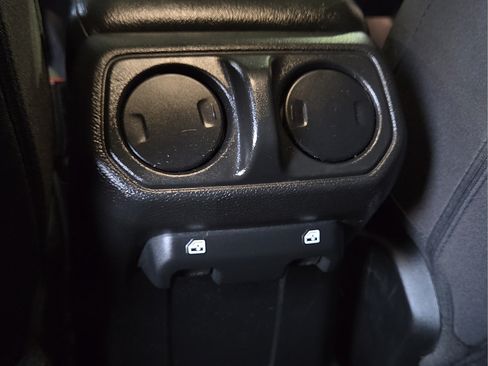 Used 2023 Jeep Gladiator Sport AWD/4WD image 15