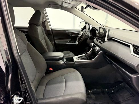Used 2025 Toyota RAV4 XLE FWD image 19