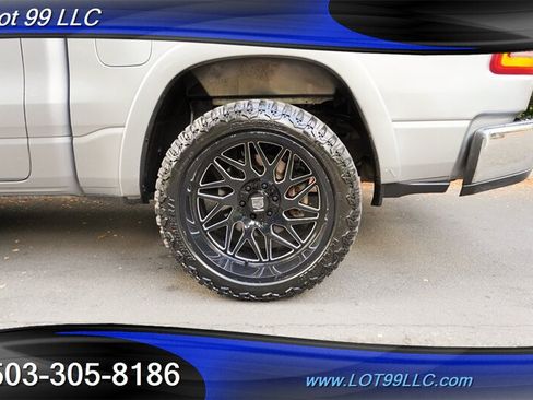 Used 2019 RAM 1500 Laramie AWD/4WD image 3
