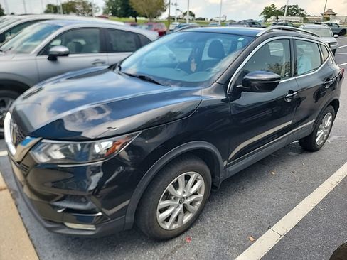 Used 2022 Nissan Rogue Sport SV FWD image 1