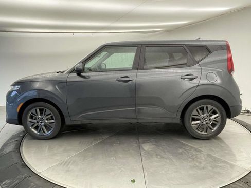 Used 2021 Kia Soul S FWD image 2