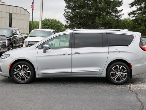 Used 2022 Chrysler Pacifica Pinnacle AWD/4WD image 31