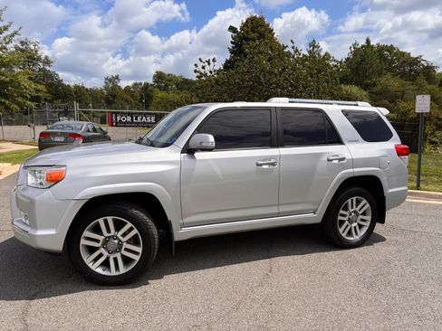 Used 2011 Toyota 4Runner Limited AWD/4WD image 2