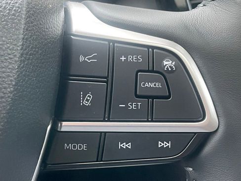Used 2025 Toyota Highlander XLE AWD/4WD image 23