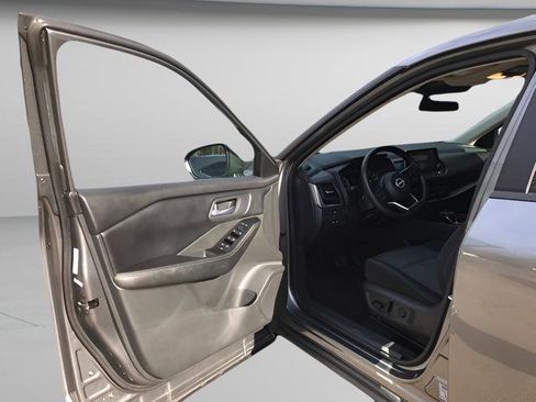 Used 2024 Nissan Rogue SV AWD/4WD image 17