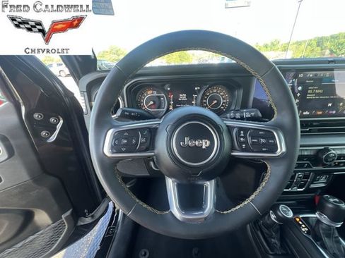 Used 2024 Jeep Wrangler Unlimited Sahara w/ Technology Group AWD/4WD image 17