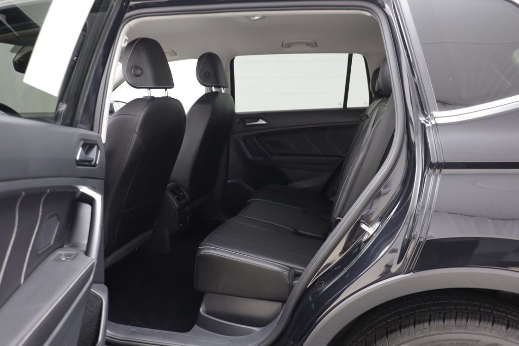 Used 2022 Volkswagen Tiguan SE AWD/4WD image 12
