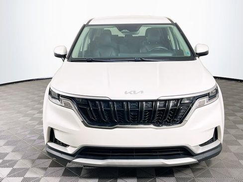 Used 2023 Kia Carnival LX FWD image 3