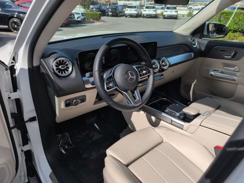Used 2021 Mercedes-Benz GLB 250 w/ Premium Package image 10