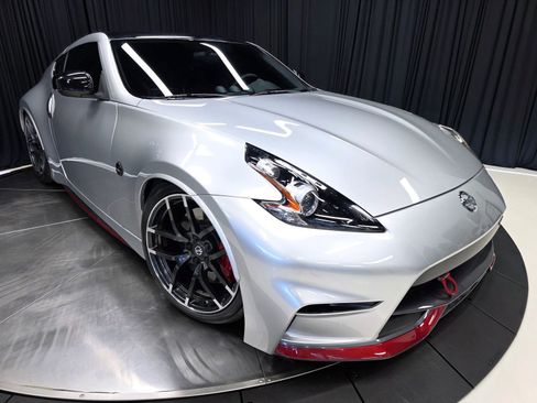 Used 2017 Nissan 370Z NISMO RWD image 43