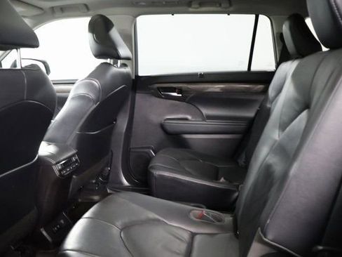 Used 2021 Toyota Highlander Platinum image 31